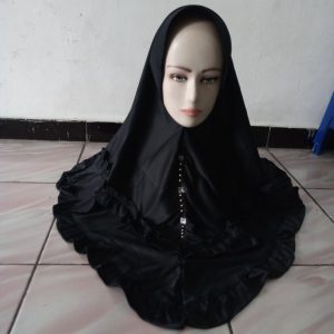 ini adalah Jilbab Zaskia Rempel Hitam, size: L, material: jersey, color: black, brand: Jilbabzaskiabjn, age_group: all ages, gender: female