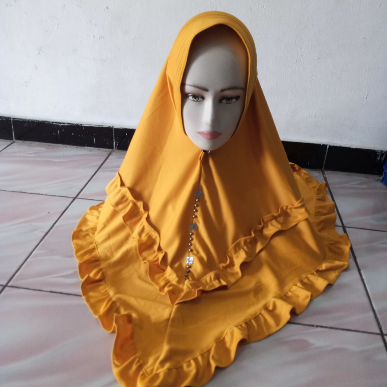 ini adalah Jilbab Zaskia Rempel Mustard, size: L, material: jersey, color: mustard, brand: Jilbabzaskiabjn, age_group: all ages, gender: female