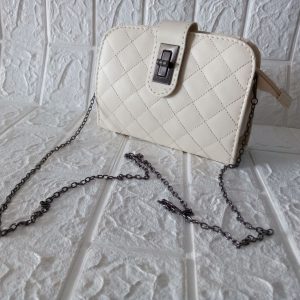 ini adalah Tas Megan Cream, size: 18 cm x 15 cm, material: synthetic, color: cream, brand: tasmeganbjn, age_group: all ages, gender: female