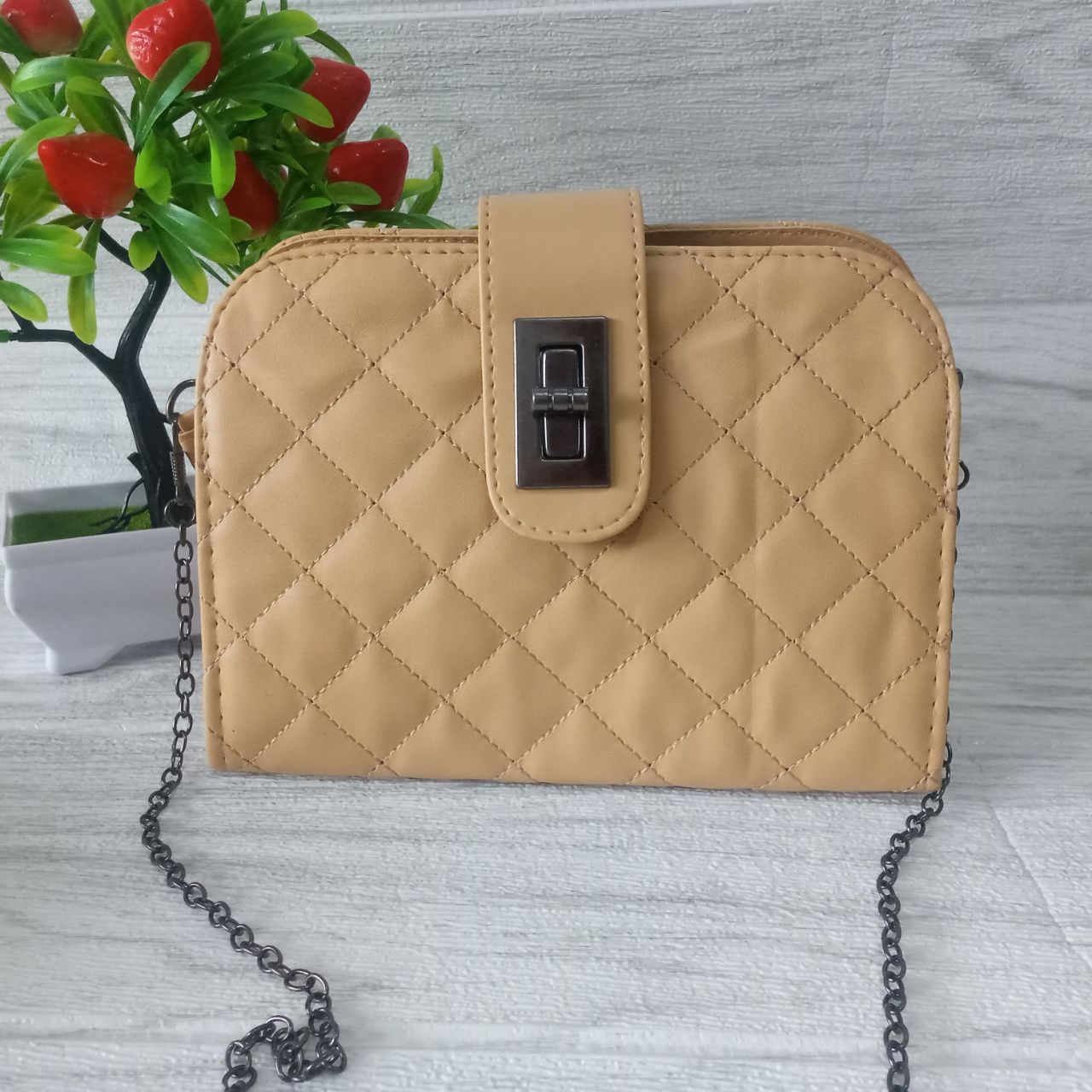 ini adalah Tas Megan Mocca, size: 18 cm x 15 cm, material: synthetic, color: mocca, brand: tasmeganbjn, age_group: all ages, gender: female