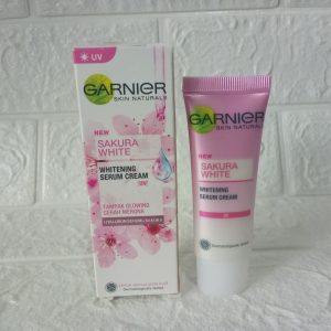 ini adalah Garnier Sakura White Serum Cream 20ml, brand: Garnier, age_group: all ages, gender: female