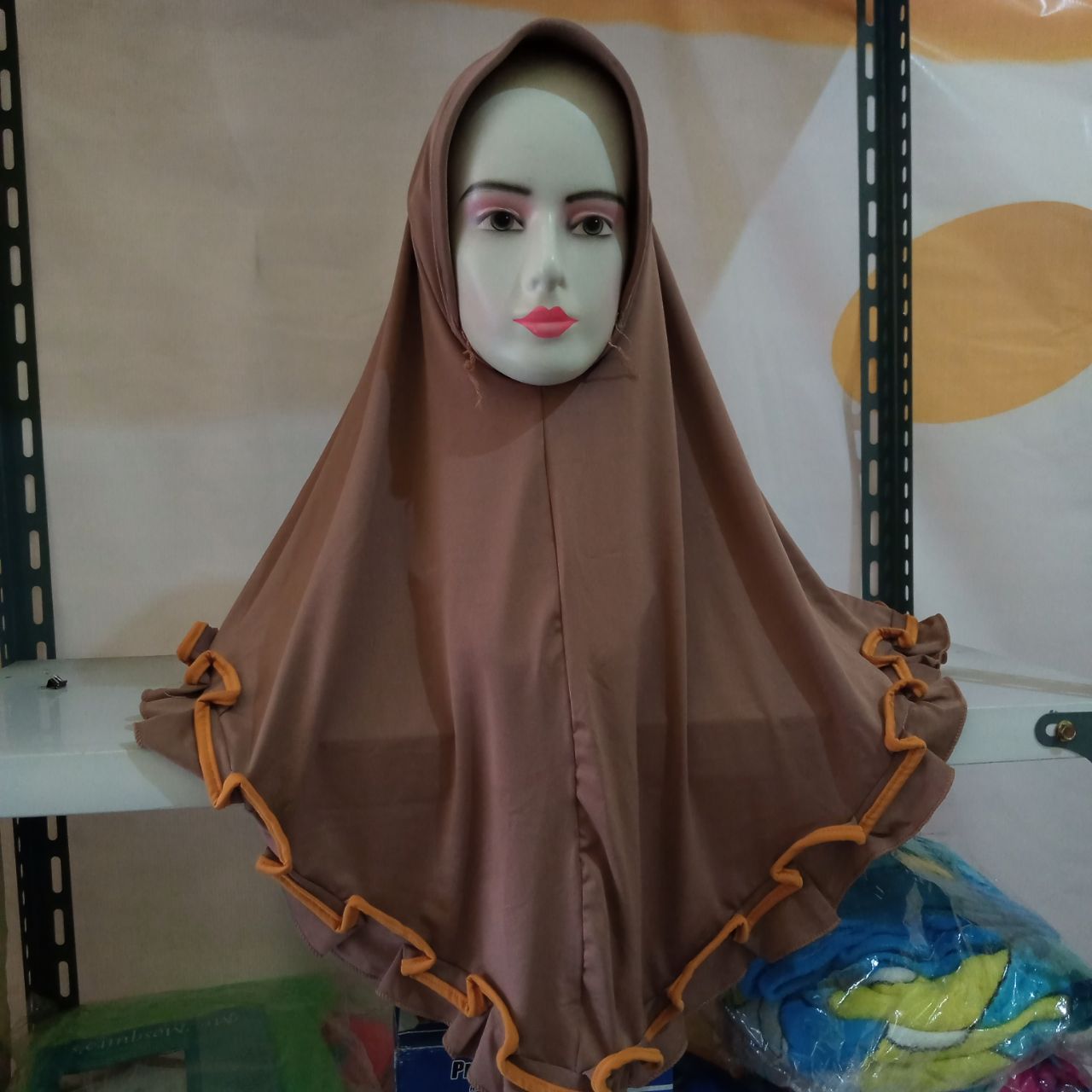 ini adalah Jilbab Rivani Milo, size: 45cm x75cm, material: Jersey, color: chocholate milo, brand: instrivaniindonesia, age_group: all ages, gender: female