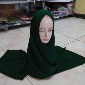ini adalah Pasmina Plisket Emerald, size: width 60 cm x Long 180 cm, material: Cotton Diamond, color: green emerald, brand: Jilbabindonesia, age_group: all ages, gender: female