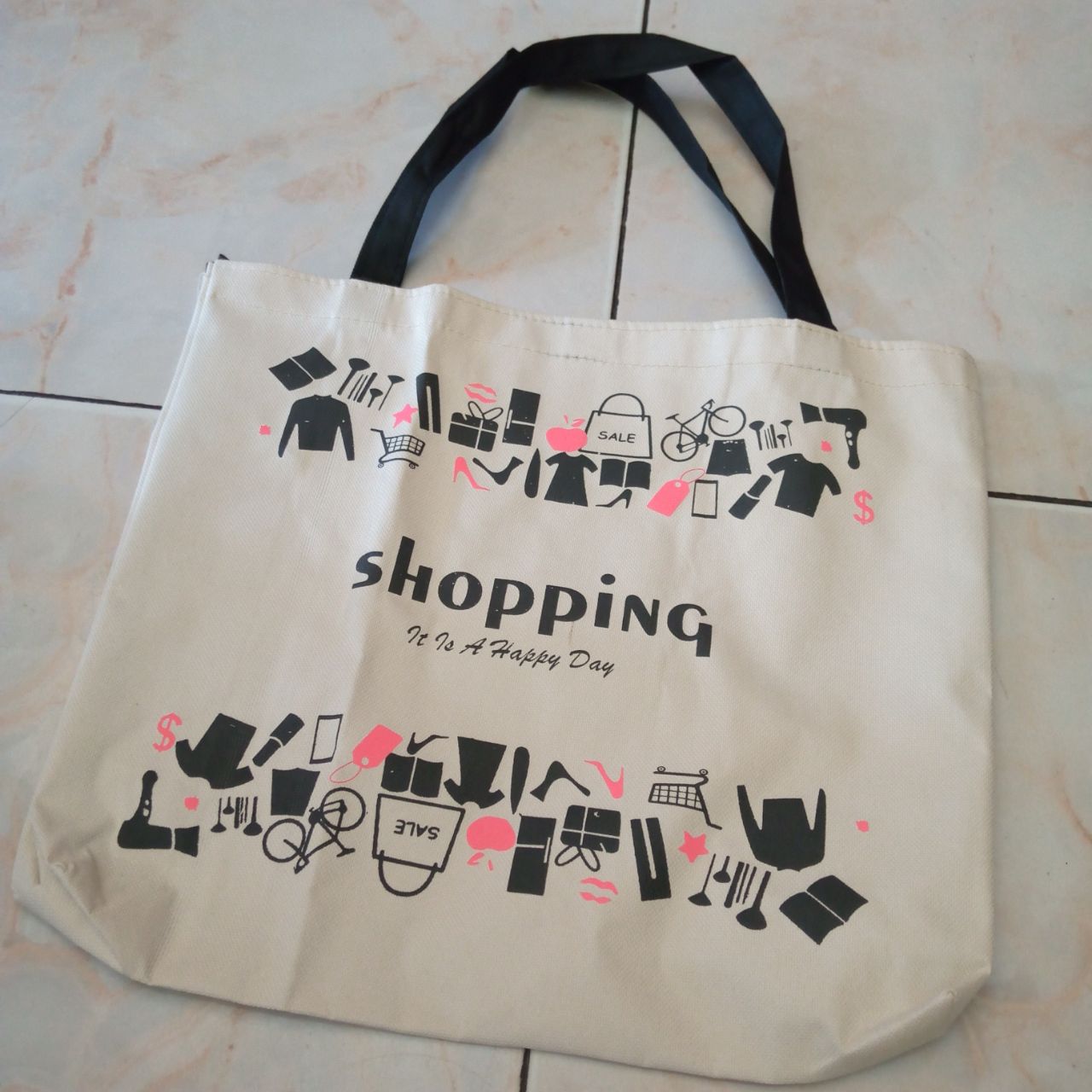 ini adalah Tote Shopping, size: 40cm x 33cm, material: canvas, color: white, brand: toteigindonesia, age_group: all ages, gender: female