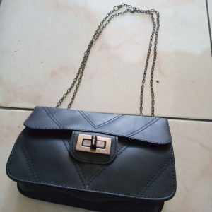 ini adalah Tas Asha Hitam, size: 19 cm x 13 cm, material: synthetic, color: black, brand: tasbahuindonesia, age_group: all ages, gender: female
