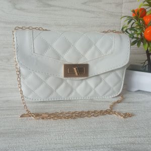 ini adalah Tas Asha Putih, size: 19 cm x 15 cm, material: synthetic, color: white, brand: tasbahuindonesia, age_group: all ages, gender: female