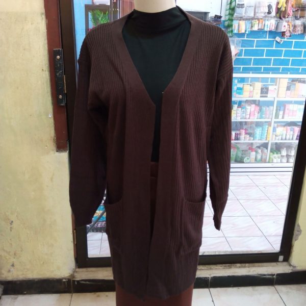 ini adalah Rajut Cardy Belle Coffe, size: Long 85cm, material: Wol, color: black coffee, brand: cardy belle bojonegoro, age_group: all ages, gender: female