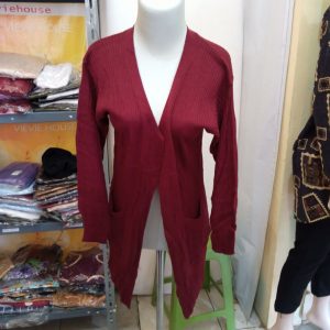 ini adalah Rajut Cardy Belle Marun, size: Long 85cm, material: Wol, color: maroon, brand: cardy belle bojonegoro, age_group: all ages, gender: female