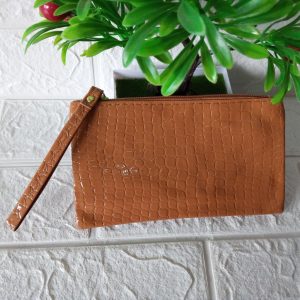 ini adalah Dompet Multi Coklat, size: 18cmx13cm, material: synthetic, color: chocholate, brand: Dompetmulty, age_group: all ages, gender: female