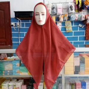 ini adalah Bella Square Darwin, size: 115 cm x 115 cm, material: Double hicon, color: darwin, brand: Kerudungsegiempatindonesia, age_group: all ages, gender: female