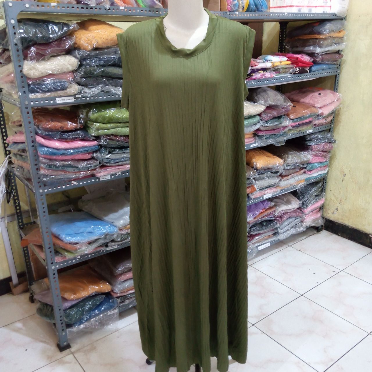 ini adalah Outer Plisket Long Hijau, size: LD 122cm, material: jersey, color: green, brand: outerlongcardy, age_group: all ages, gender: female