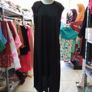 ini adalah Outer Plisket Long Hitam, size: LD 122cm, material: jersey, color: black, brand: outerlongcardy, age_group: all ages, gender: female
