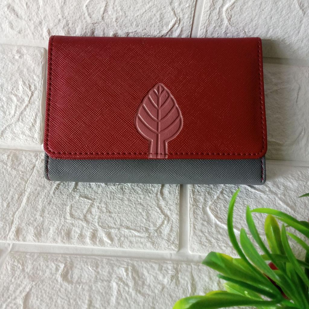 ini adalah Dompet Via Maron, size: 13 cm x 9,5 cm, material: synthetic, color: maroon, brand: dompetviabojonegoro, age_group: all ages, gender: female