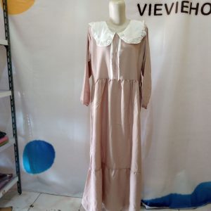 ini adalah Gamis Daisy Coksu, size: 103cm x 130cm, material: mosecrepe, color: chocholate milk, brand: Gamisdaisybojonegoro, age_group: all ages, gender: female
