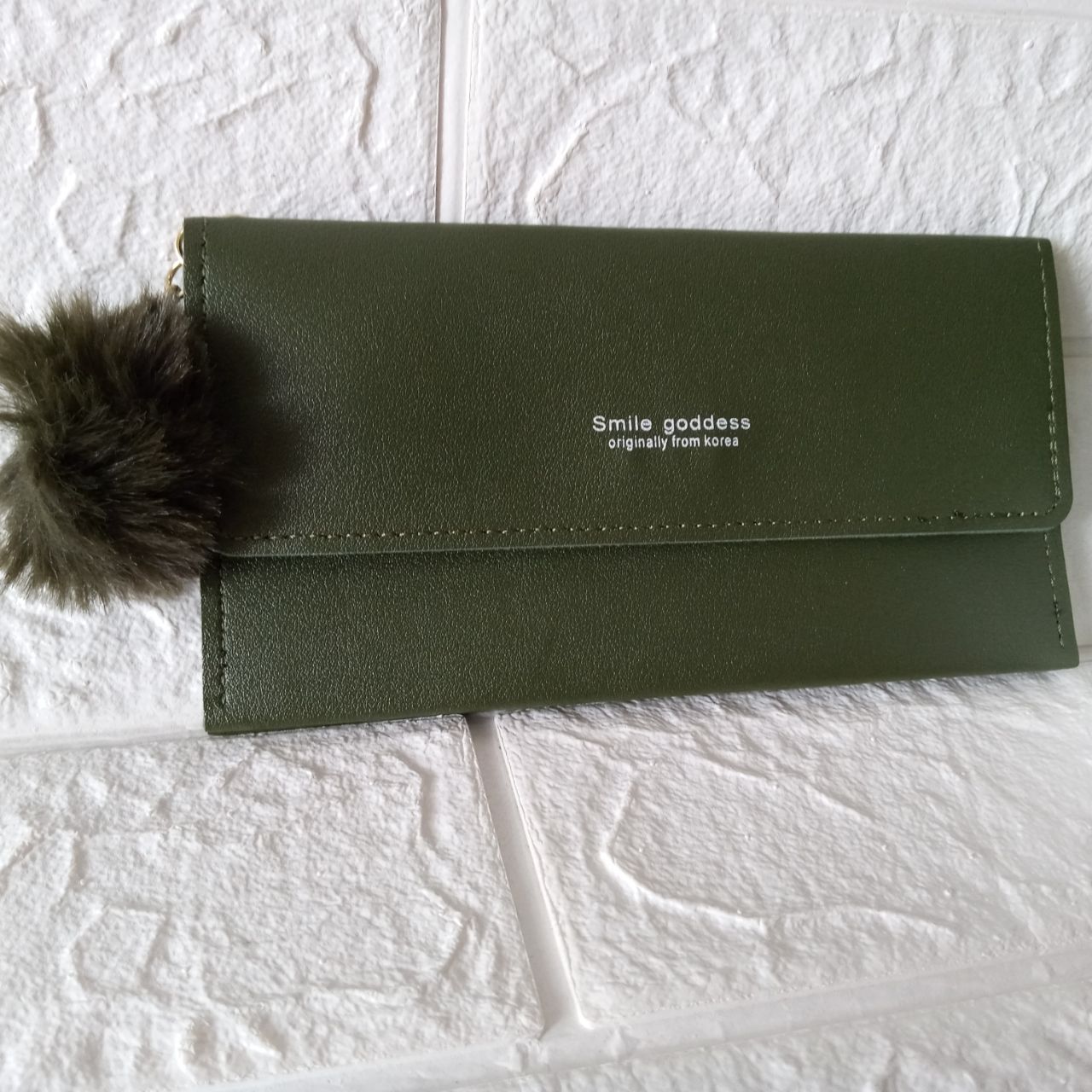 ini adalah Dompet Panjang Pom Army, size: 18cm x 9.5cm, material: synthetic, color: green army, brand: Dompetlongpombojonegoro, age_group: all ages, gender: female
