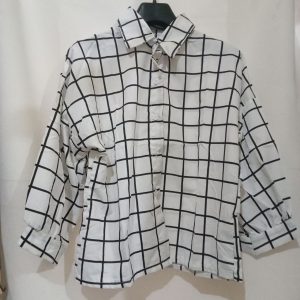 ini adalah Kemeja Kotak Putih, size: LD 98cm, material: cotton, color: white, brand: kemseqviebojonegoro, age_group: all ages, gender: female