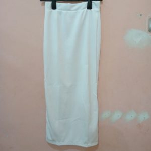 ini adalah Rok Span Putih, size: Long 90cm, material: scuba, color: white, brand: rokpanjangbojonegoro, age_group: all ages, gender: female