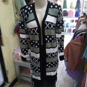 ini adalah Rajut Cardy Hinata, size: L, material: Wol, color: light grey, brand: cardyhinatabojonegoro, age_group: all ages, gender: female