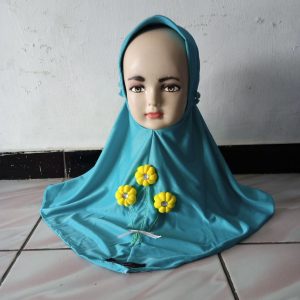 ini adalah Jilbab Anak Kembang Tosca, size: L, material: Jersey, color: blue tosca, brand: jilbabkebangbojonegoro, age_group: kids, gender: female