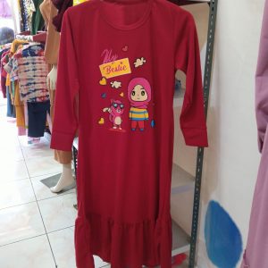 ini adalah Gamis Anak Bestie Marun, size: LD 86cmxPanjang114cm, material: Voxy, color: maroon, brand: Gamisbestiebojonegoro, age_group: kids, gender: female