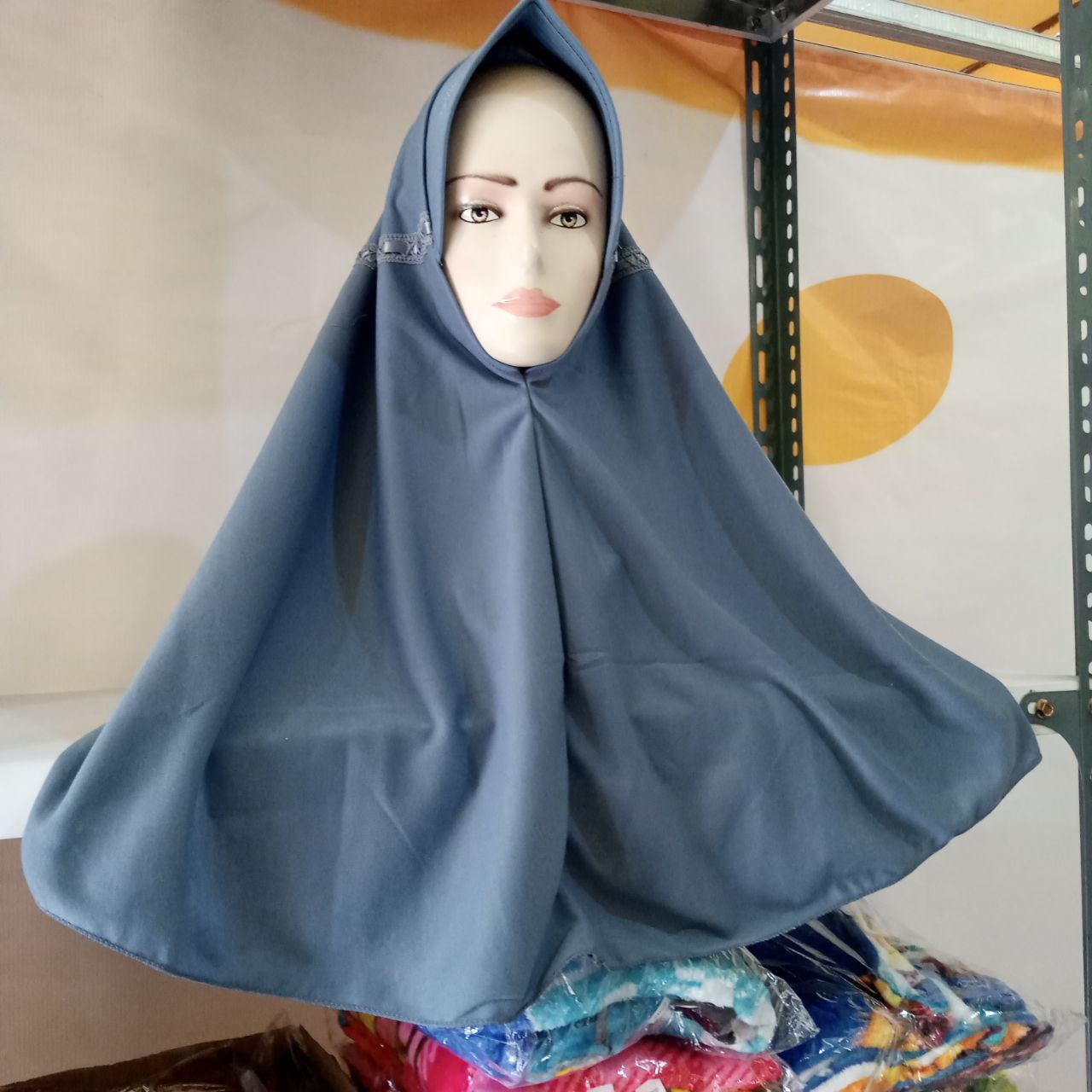 ini adalah Jilbab Serut Sekolah L Abu, size: L, material: cotton, color: grey, brand: jilbabsekolahbojonegoro, age_group: all ages, gender: female