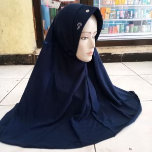 ini adalah Jilbab Serut Sekolah L Navy, size: L, material: cotton, color: navy, brand: jilbabsekolahbojonegoro, age_group: all ages, gender: female