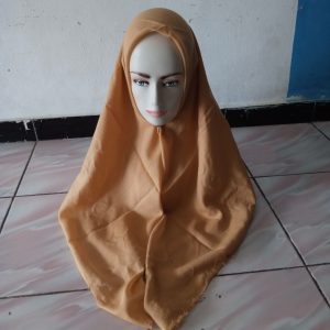 ini adalah Saudia Rawis Coksu, size: 115cmx115cm, material: cotton, color: chocholate milk, brand: saudiarawisbojonegoro, age_group: all ages, gender: female