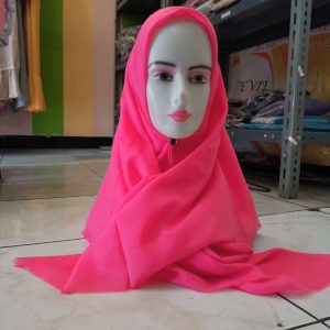 ini adalah Saudia Rawis Fanta, size: 115cmx115cm, material: cotton, color: pink fanta, brand: saudiarawisbojonegoro, age_group: all ages, gender: female
