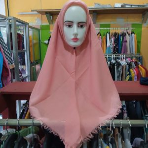 ini adalah Saudia Rawis Salem, size: 115cmx115cm, material: cotton, color: pink salem, brand: saudiarawisbojonegoro, age_group: all ages, gender: female