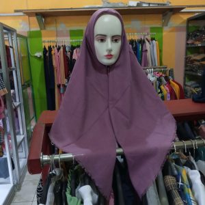 ini adalah Saudia Rawis Violet, size: 115cmx115cm, material: cotton, color: purple violet, brand: saudiarawisbojonegoro, age_group: all ages, gender: female