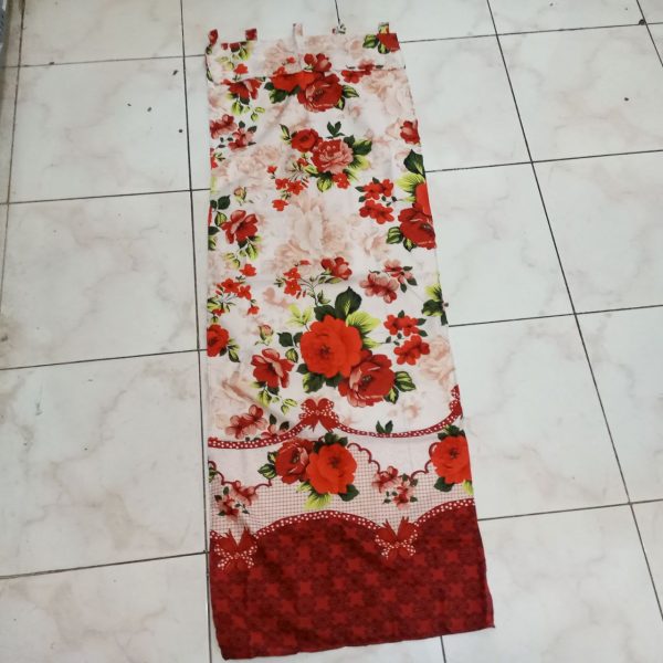 ini adalah Korden Jendela Shabby Merah, size: 40cmx150cm, material: microtex, color: red and white, brand: kordenlaurabojonegoro, age_group: all ages, gender: unisex