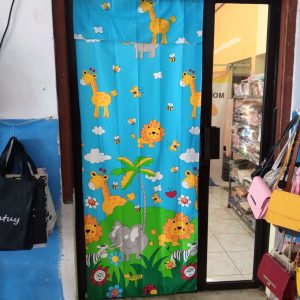 ini adalah Korden Pintu Jungle, size: 62cmx200cm, material: microtex, color: light blue, brand: kordenpintubojonegoro, age_group: all ages, gender: unisex