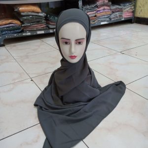 ini adalah Pasmina Inner Abu Tua, size: 75cmx175cm, material: cotton ceruty, color: darkgrey, brand: pashminainnerbojonegoro, age_group: all ages, gender: female