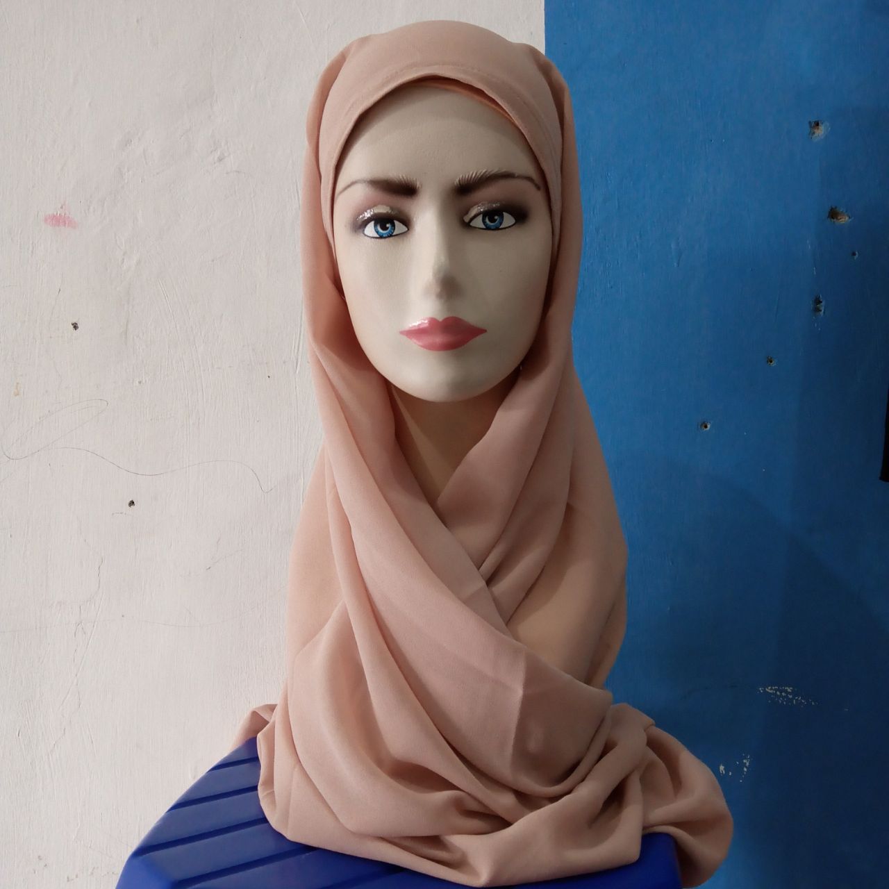 ini adalah Pasmina Inner Coksu, size: 75cmx175cm, material: cotton ceruty, color: chocholate milk, brand: pashminainnerbojonegoro, age_group: all ages, gender: female