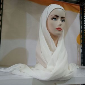 ini adalah Pasmina Inner Putih, size: 75cmx175cm, material: cotton ceruty, color: white, brand: pashminainnerbojonegoro, age_group: all ages, gender: female
