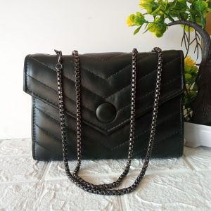 ini adalah Tas Erin Hitam, size: 20.5cm x 15cm, material: synthetic, color: black, brand: taserinbojonegoro, age_group: all ages, gender: female