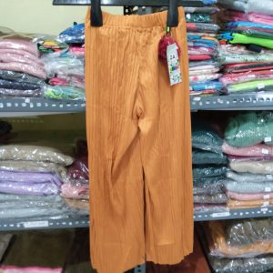 ini adalah Kulot Plisket Anak Mustard, size: Long 80 cm, material: Jersey, color: yellow mustard, brand: kulotanakbojonegoro, age_group: kids, gender: unisex