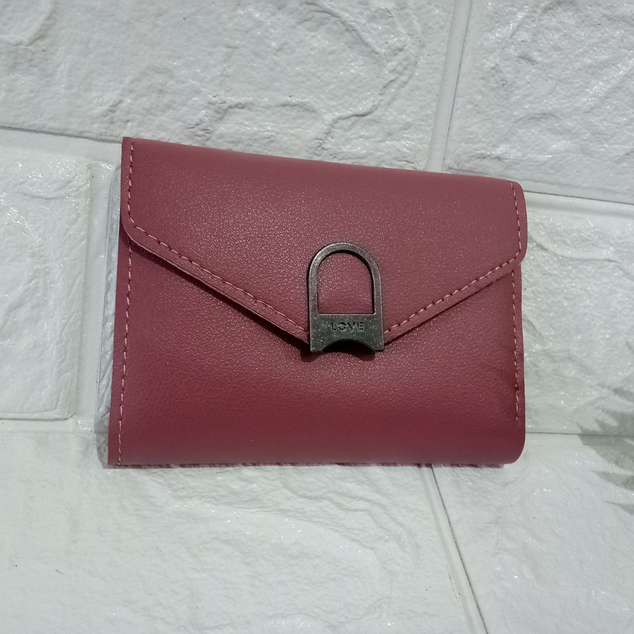 ini adalah Dompet Love 117 Pink Tua, size: 11 cm x 9,5 cm, material: synthetic, color: dark pink, brand: dompetlovebojonegoro, age_group: all ages, gender: female