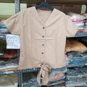ini adalah Blouse Megi Cream, size: L, material: cotton, color: cream, brand: blousemegibojonegoro, age_group: all ages, gender: female