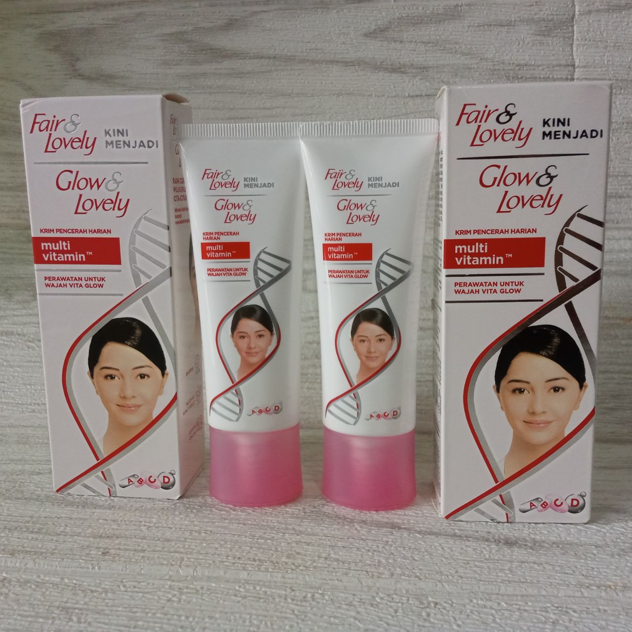 ini adalah Glow N Lovely Cream 50gr, brand: fair and lovely , age_group: all ages, gender: female