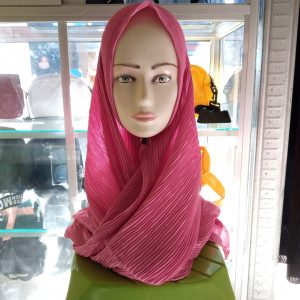 ini adalah Pasmina Plisket Pink, size: 175cm x 75cm, material: Cotton Diamond, color: pink, brand: pasminapliksetbojonegoro, age_group: all ages, gender: female