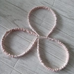 ini adalah Bando Skranci Pink, size: L, material: pvc, color: pink, brand: aksesorisbojonegoro, age_group: all ages, gender: female