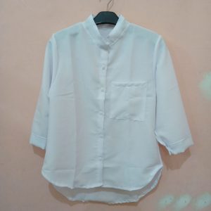 ini adalah Blouse Poche Putih, size: LD100cm, material: cotton, color: white, brand: blousepochebojonegoro, age_group: all ages, gender: female