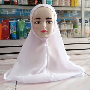 ini adalah Jilbab Bergo Anak Putih, size: L, material: cotton diamond crepe, color: white, brand: Bergoanakbojonegoro, age_group: kids, gender: female, style: muslimah kids,bergo maryam,instan hijab, pattern: plain