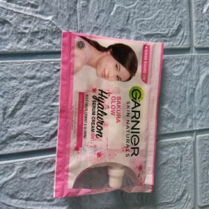 ini adalah Garnier Sakura Cream 7ml, brand: garnier, age_group: all ages, gender: female, capacity: 7 ml