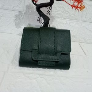 ini adalah Dompet Kotak 6018 Hijau, size: 11 cm x 9.5 cm, material: synthetic, color: green, brand: dompet6018bojonegoro, age_group: all ages, gender: female, style: casual bifold wallet, pattern: plain