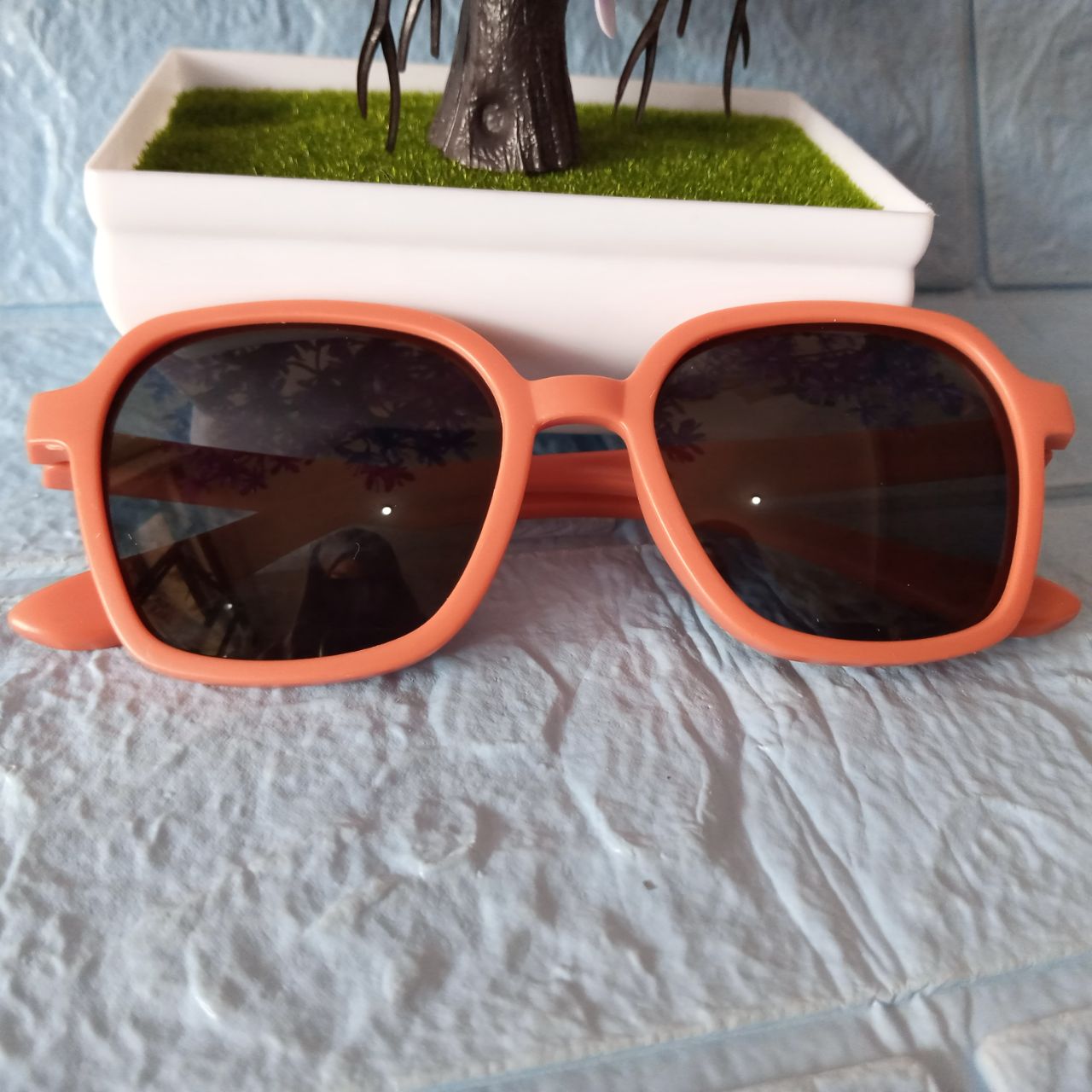 Ini adalah Kacamata Anak Tren Oren size: 4.5 cm, material: plastic, color: orange, brand: kacamataanakbojonegoro, age_group: kids, style: casual glasses, gender: unisex, pattern: plain,
