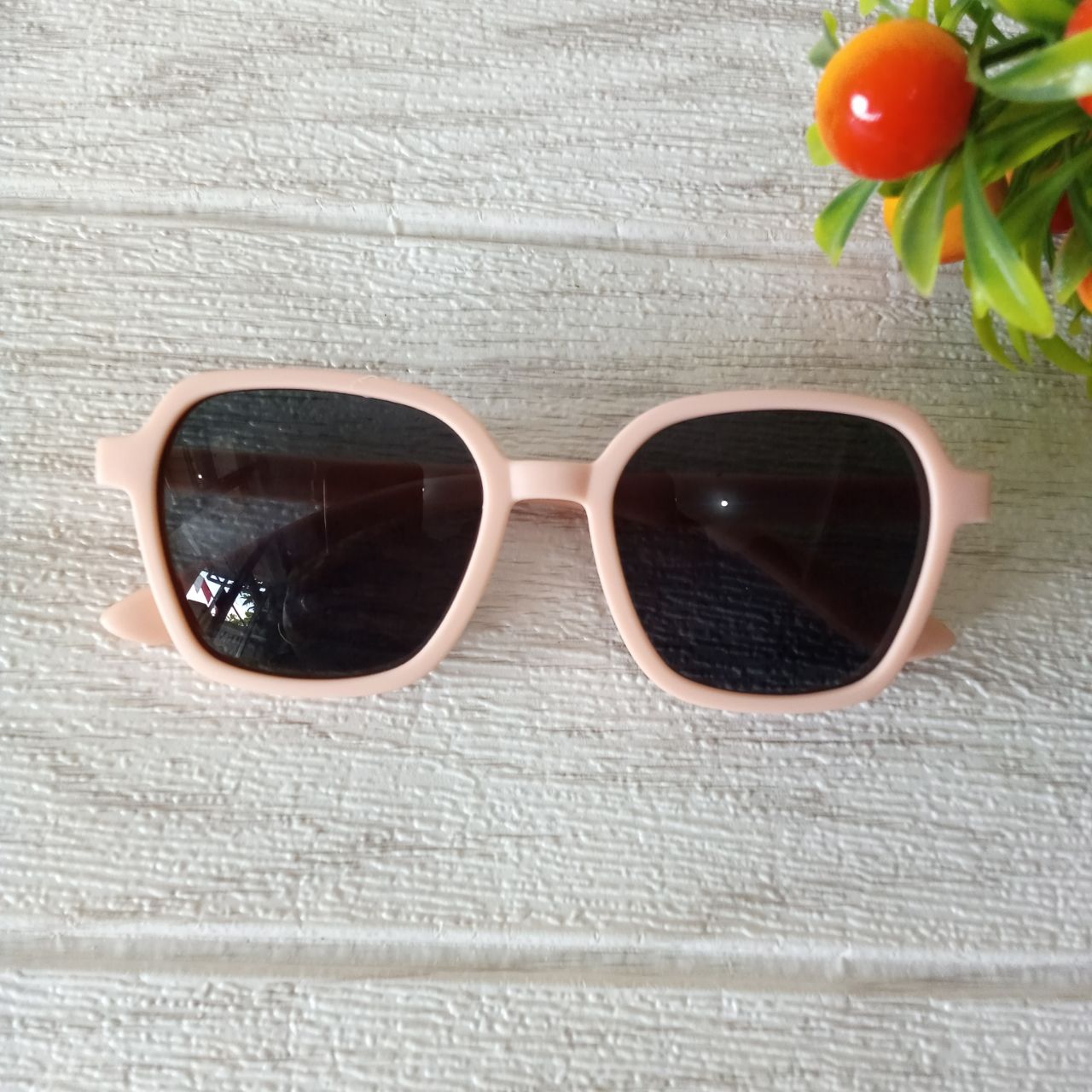 Ini adalah Kacamata Anak Tren Pink size: 4.5 cm, material: plastic, color: pink, brand: kacamataanakbojonegoro, age_group: kids, style: casual glasses, gender: unisex, pattern: plain,
