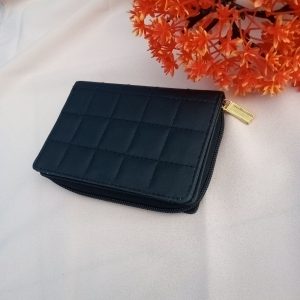 Ini adalah Dompet Mini Kotak Hitam size: 11 cm x 9 cm, material: sintetis, color: hitam, brand: dompetminibojonegoro, age_group: all ages, style: simply mini wallet, gender: female, pattern: plain mesh leather,