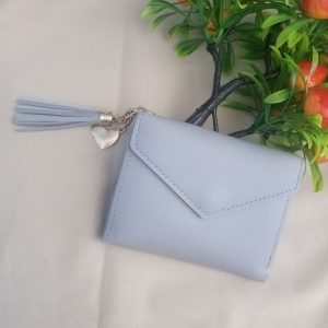 Ini adalah Dompet Mini V Purple size: 11 cm x 9 cm, material: sintetis, color: purple, brand: dompetminibojonegoro, age_group: all ages, style: simply mini wallet, gender: female, pattern: plain mesh leather,